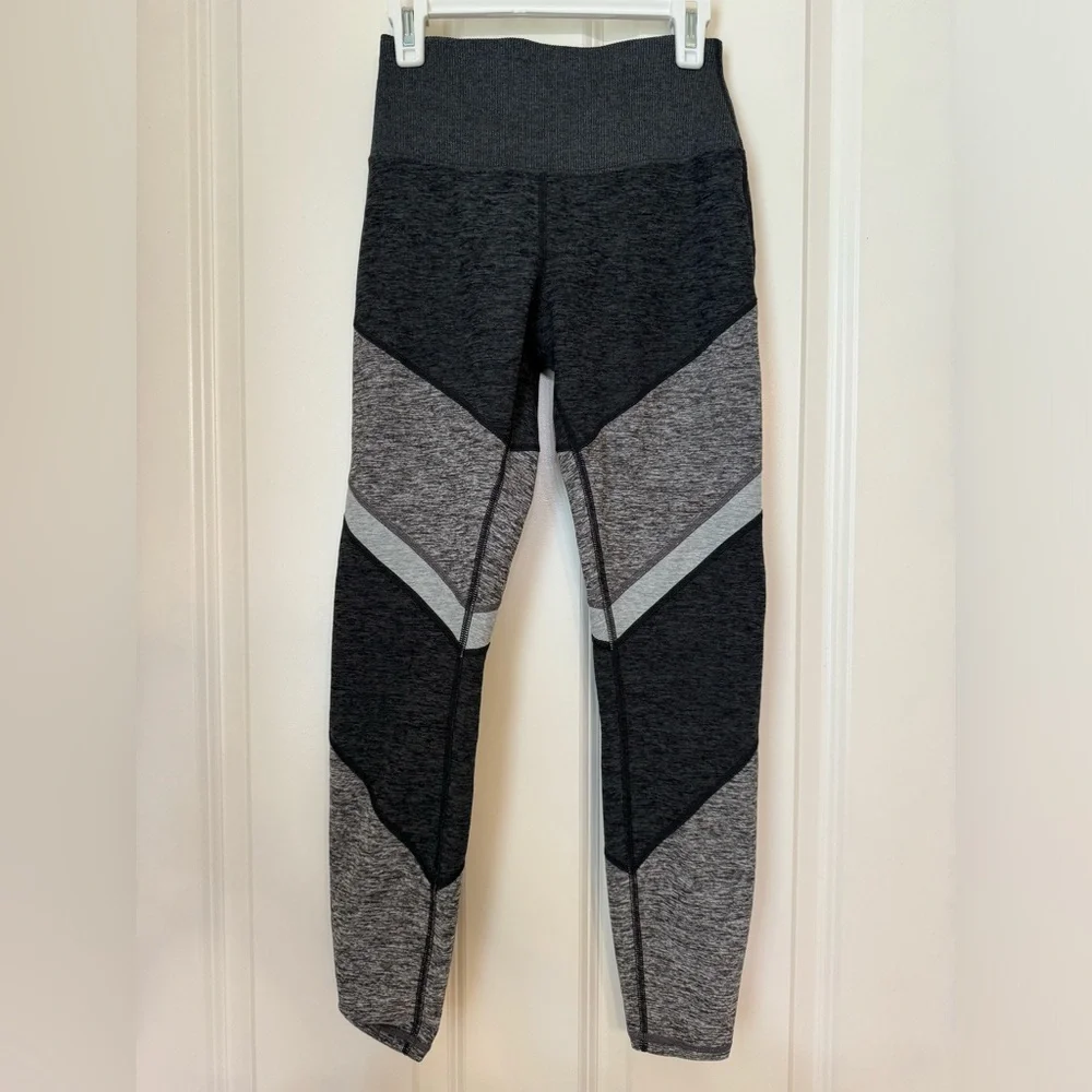 Alo Yoga Alosoft High Waist 7/8 Lounge Leggings Grey Stripe Size XS - Picture 3 of 11